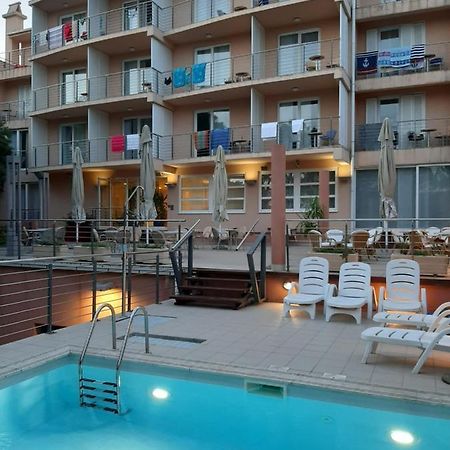 Hotel Tamaris Novi Vinodolski Buitenkant foto