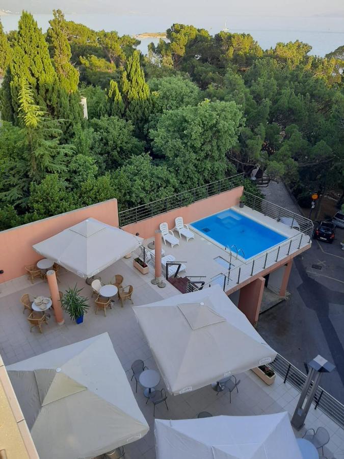 Hotel Tamaris Novi Vinodolski Buitenkant foto