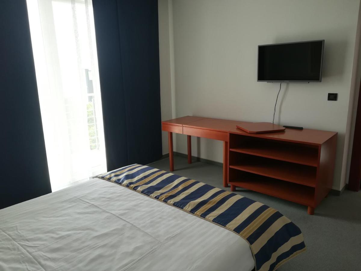 Hotel Tamaris Novi Vinodolski Buitenkant foto