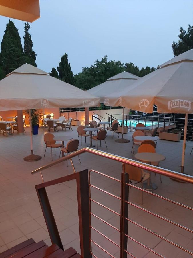 Hotel Tamaris Novi Vinodolski Buitenkant foto