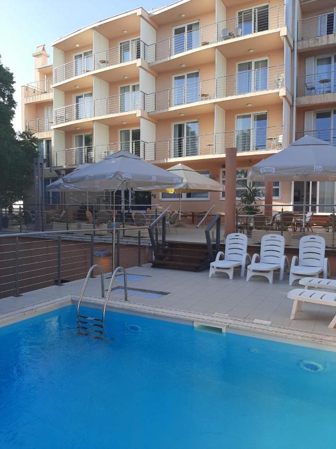 Hotel Tamaris Novi Vinodolski Buitenkant foto