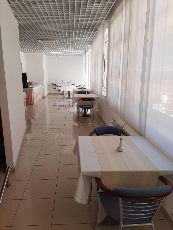 Hotel Tamaris Novi Vinodolski Buitenkant foto