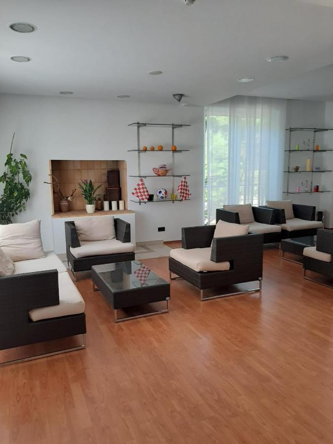 Hotel Tamaris Novi Vinodolski Buitenkant foto