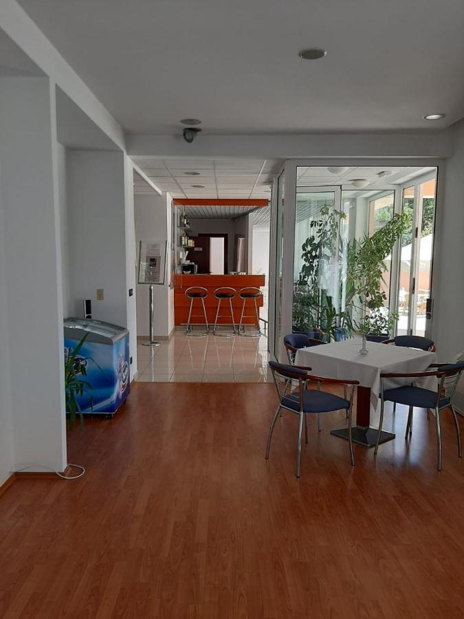 Hotel Tamaris Novi Vinodolski Buitenkant foto
