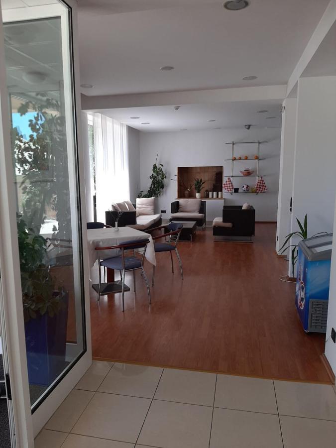 Hotel Tamaris Novi Vinodolski Buitenkant foto