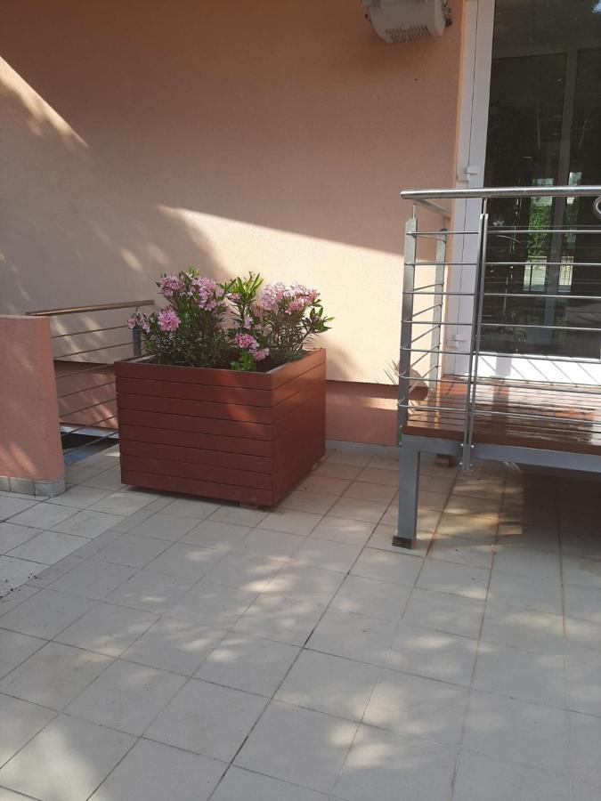 Hotel Tamaris Novi Vinodolski Buitenkant foto