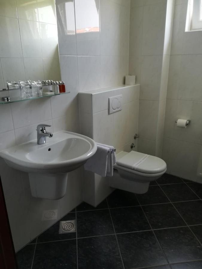 Hotel Tamaris Novi Vinodolski Buitenkant foto