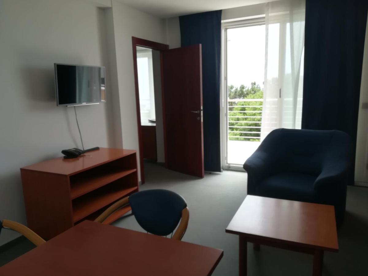 Hotel Tamaris Novi Vinodolski Buitenkant foto