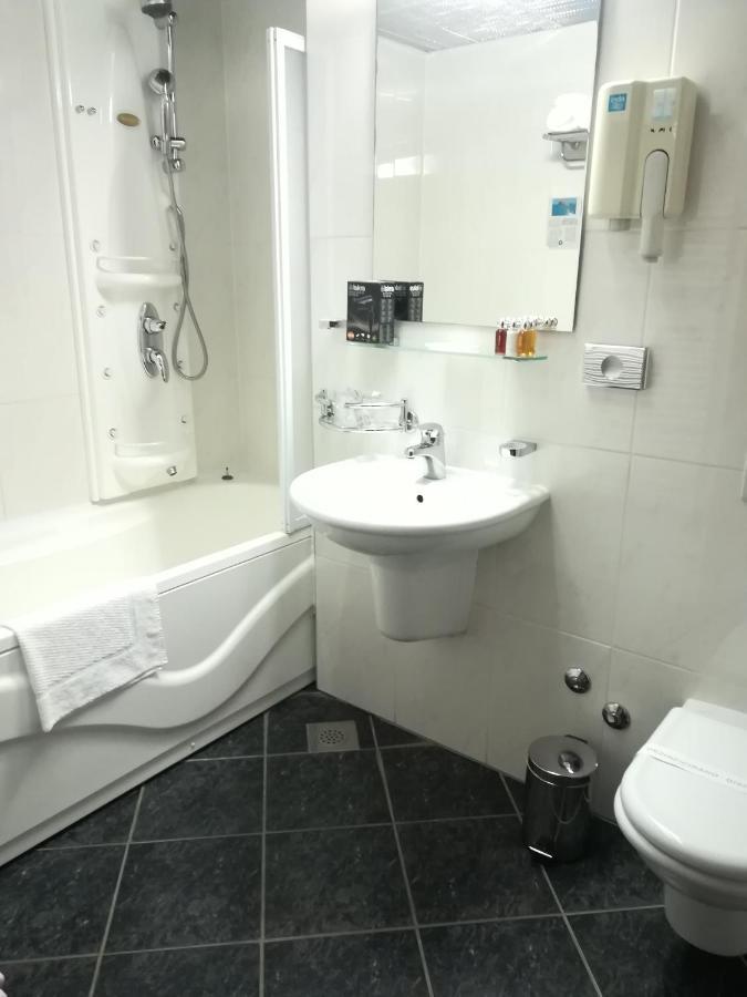 Hotel Tamaris Novi Vinodolski Buitenkant foto