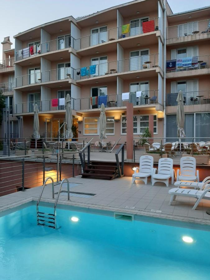 Hotel Tamaris Novi Vinodolski Buitenkant foto