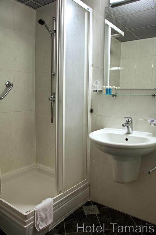 Hotel Tamaris Novi Vinodolski Buitenkant foto