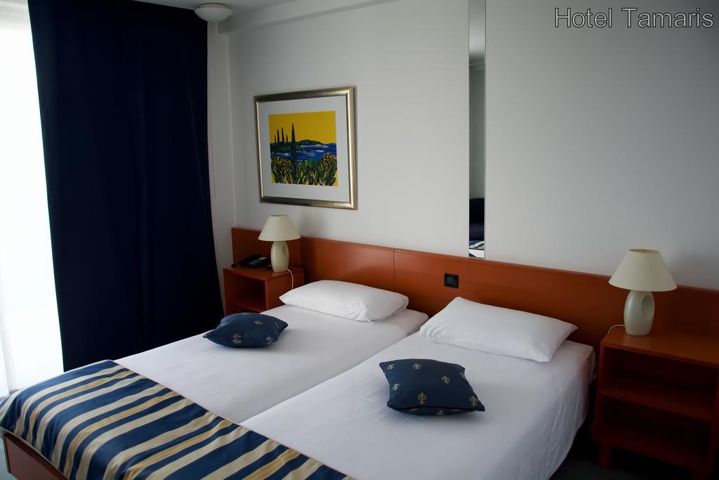 Hotel Tamaris Novi Vinodolski Buitenkant foto